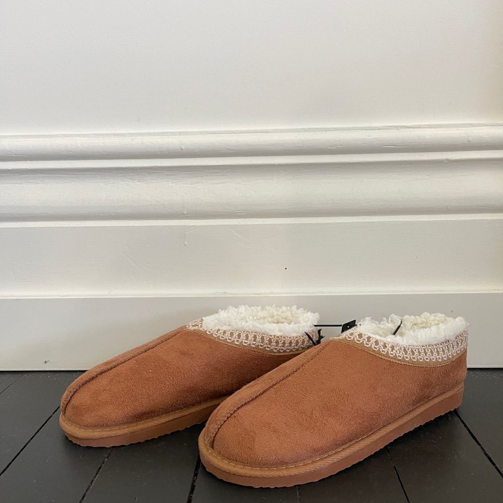 Slippers - Picture 2 of 3